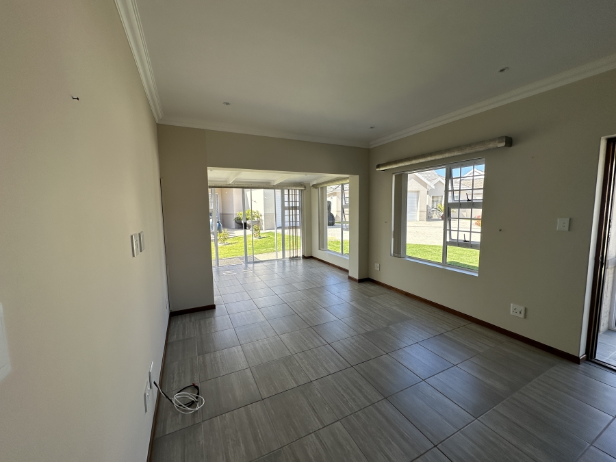 1 Bedroom Property for Sale in Heiderand Western Cape